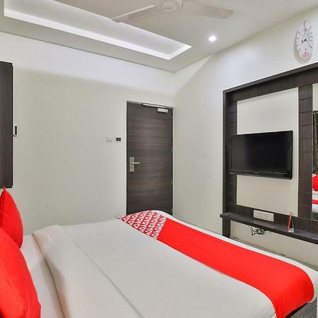 Oyo 2351 Hotel Golden Plaza Ahmedabad Exteriör bild