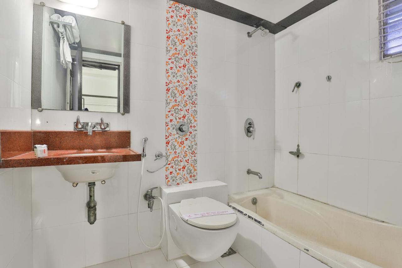 Oyo 2351 Hotel Golden Plaza Ahmedabad Exteriör bild