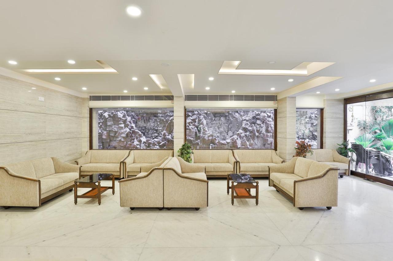 Oyo 2351 Hotel Golden Plaza Ahmedabad Exteriör bild
