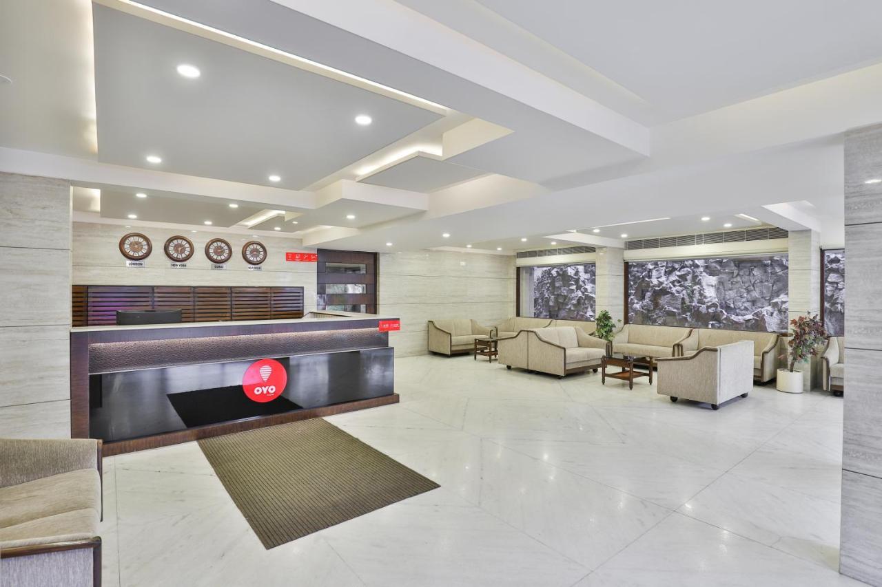 Oyo 2351 Hotel Golden Plaza Ahmedabad Exteriör bild