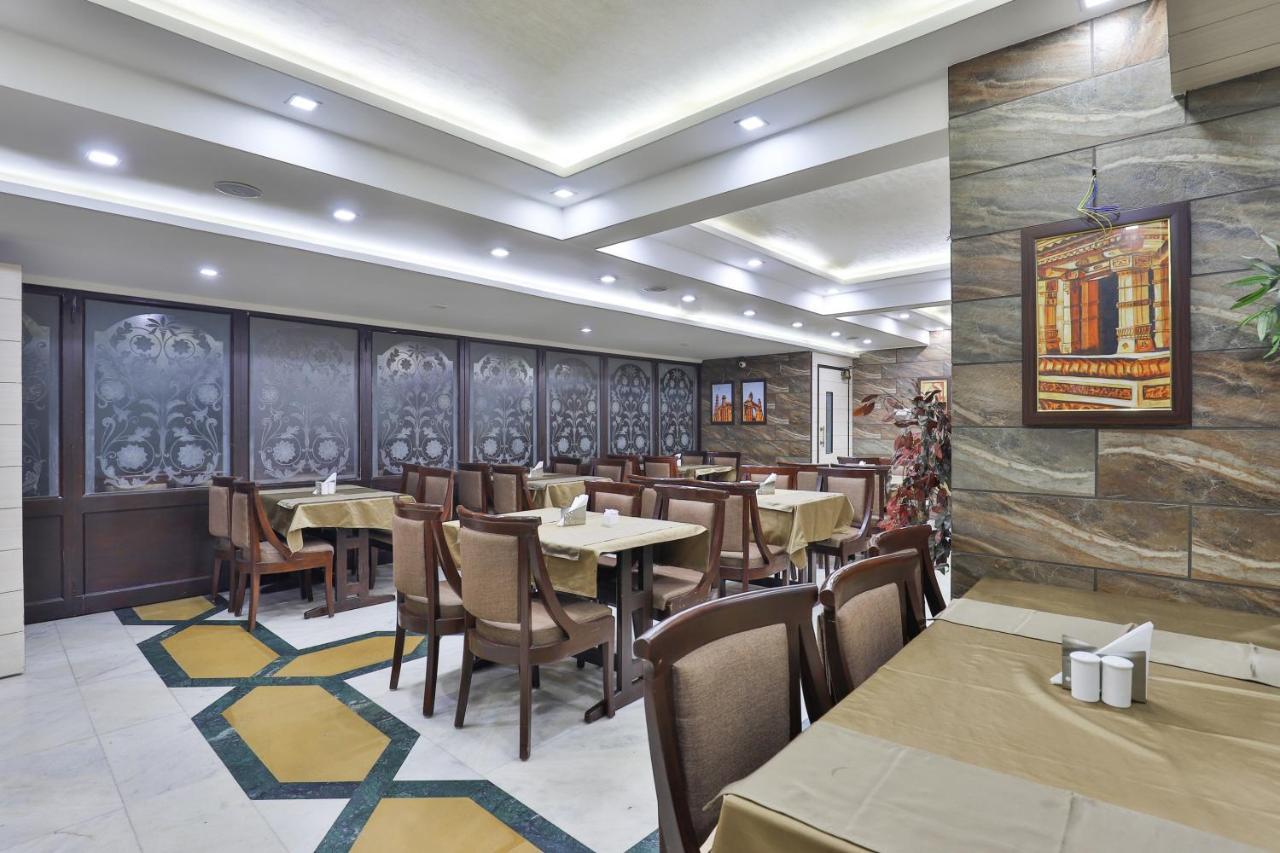 Oyo 2351 Hotel Golden Plaza Ahmedabad Exteriör bild