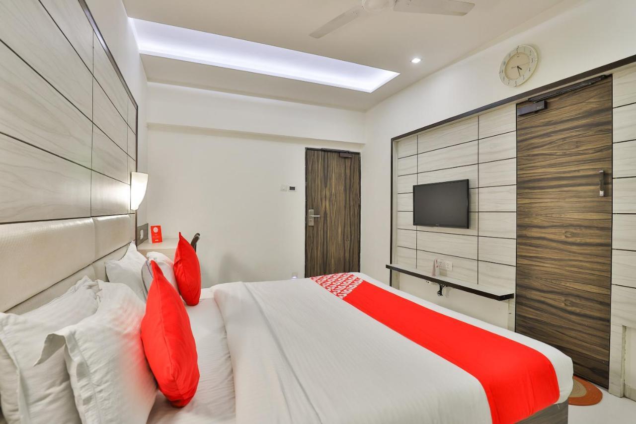 Oyo 2351 Hotel Golden Plaza Ahmedabad Exteriör bild